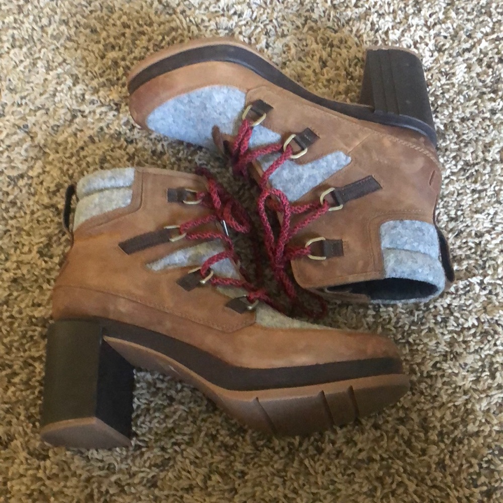 Beautiful Sorel genuine leather boot.
